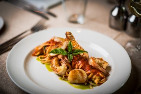 Lobster Grill Family Feast, LUCA