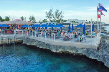 Macabuca Bar & Grill