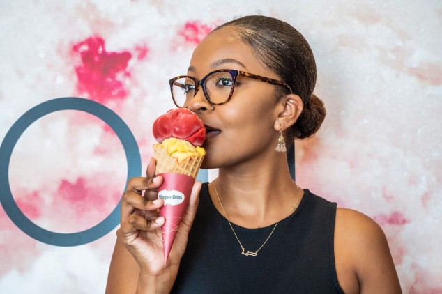  Lady-Ice-Cream-20251218153125 