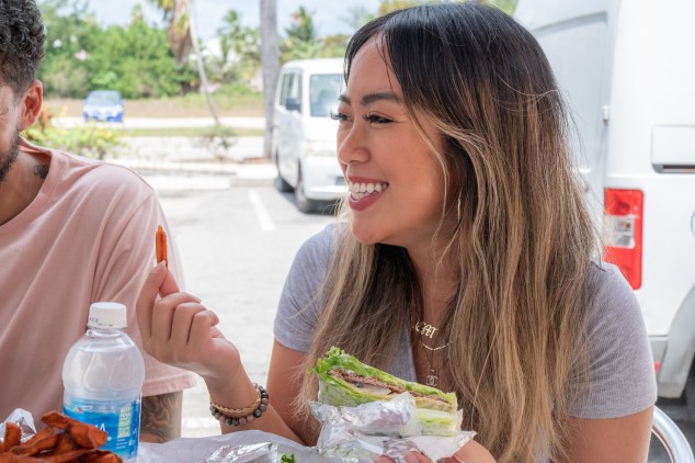  Lady-eating-lunch-20250106123430 